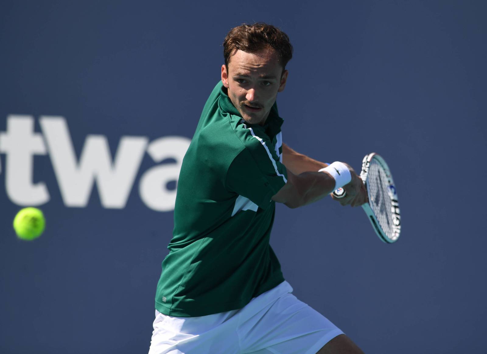 Медведев обыграл Марожана и вышел в третий круг турнира US Open
